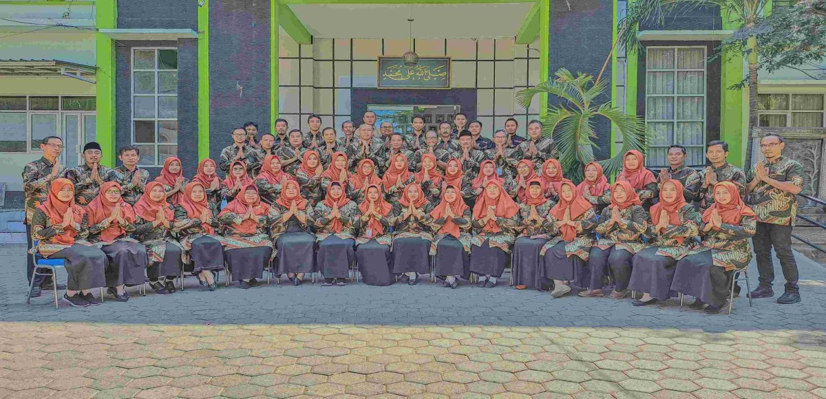 Pendidik dan Tenaga Kependidikan SMP Negeri 1 SItubondo